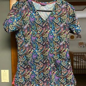 VERA BRADLEY scrub top